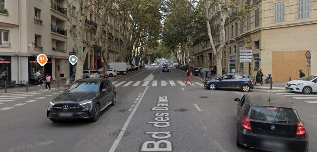 Passage piétons sans feu sur 4 voie en centre ville !!!!! 
